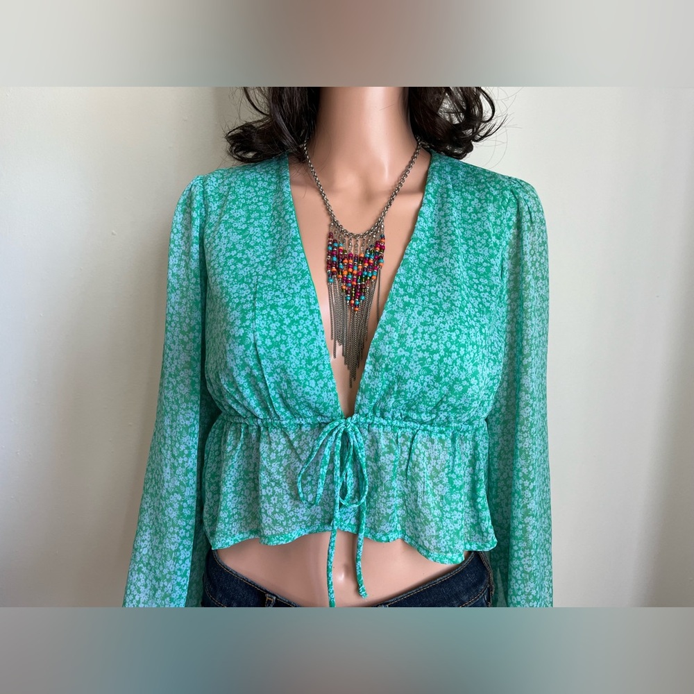 NWT Womens floral long sleeve crop top with front tie